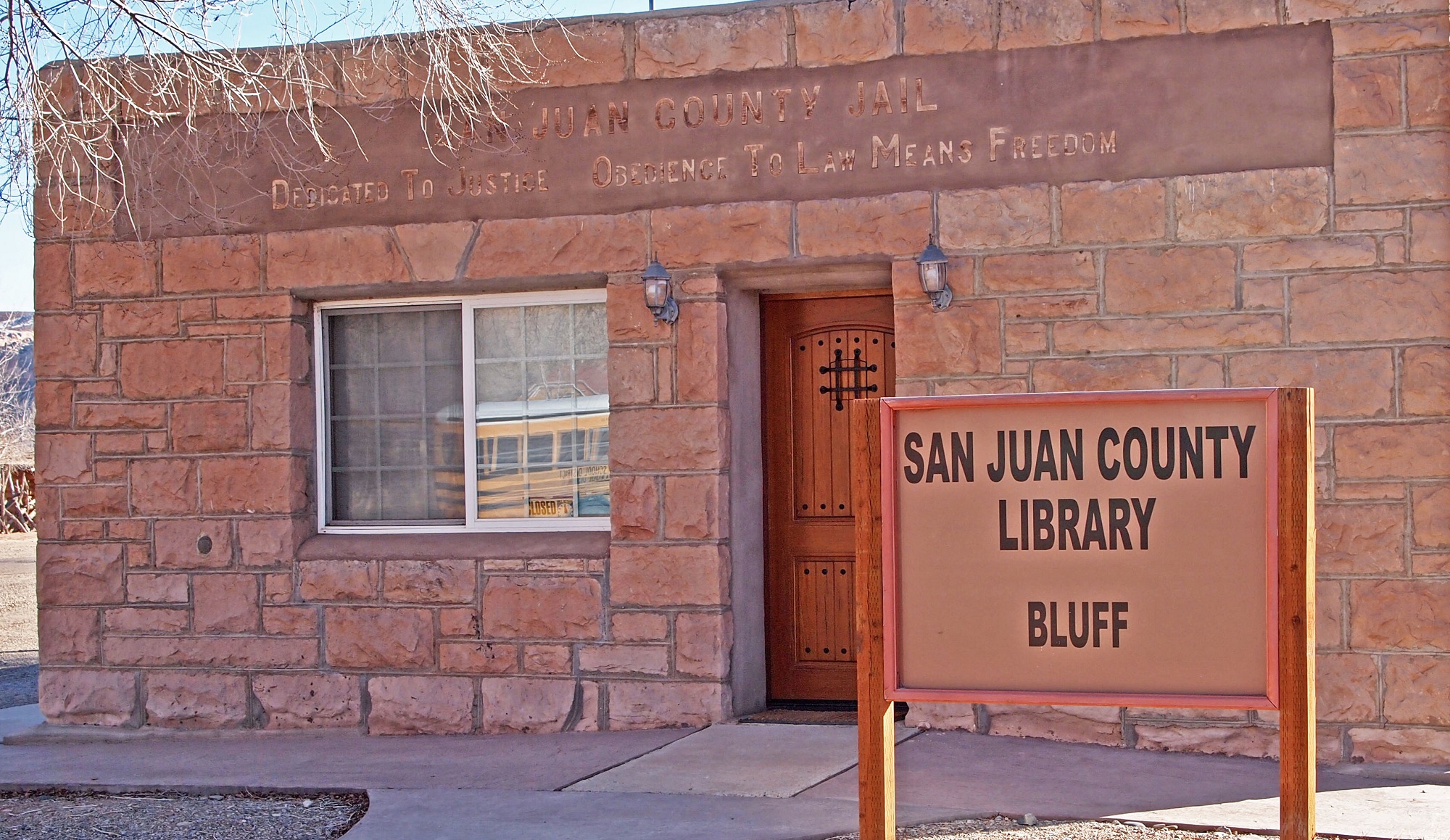 Bluff Public Library