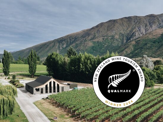 Kinross Winery, Cellar Door & Cottages