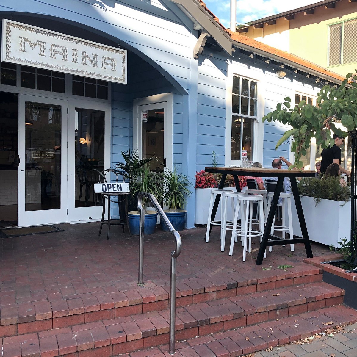 Maina Cafe & Bistro