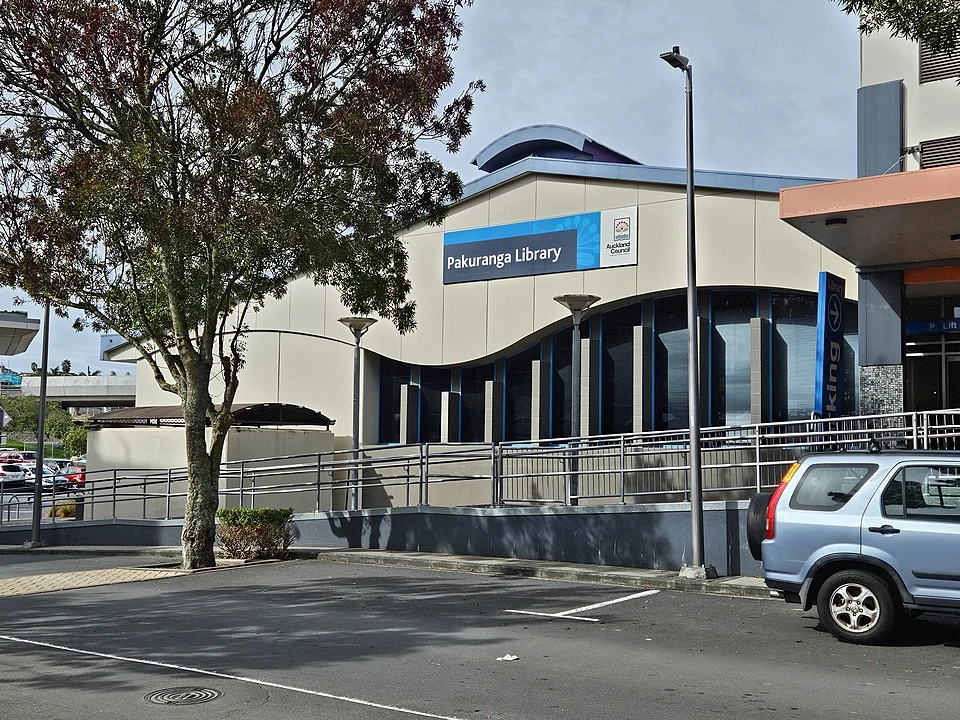 Pakūranga Library