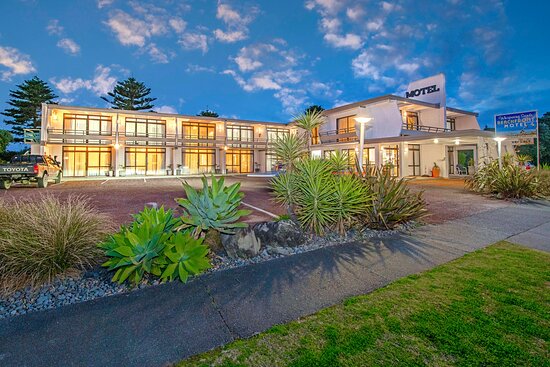 Whispering Sands Beachfront Motel