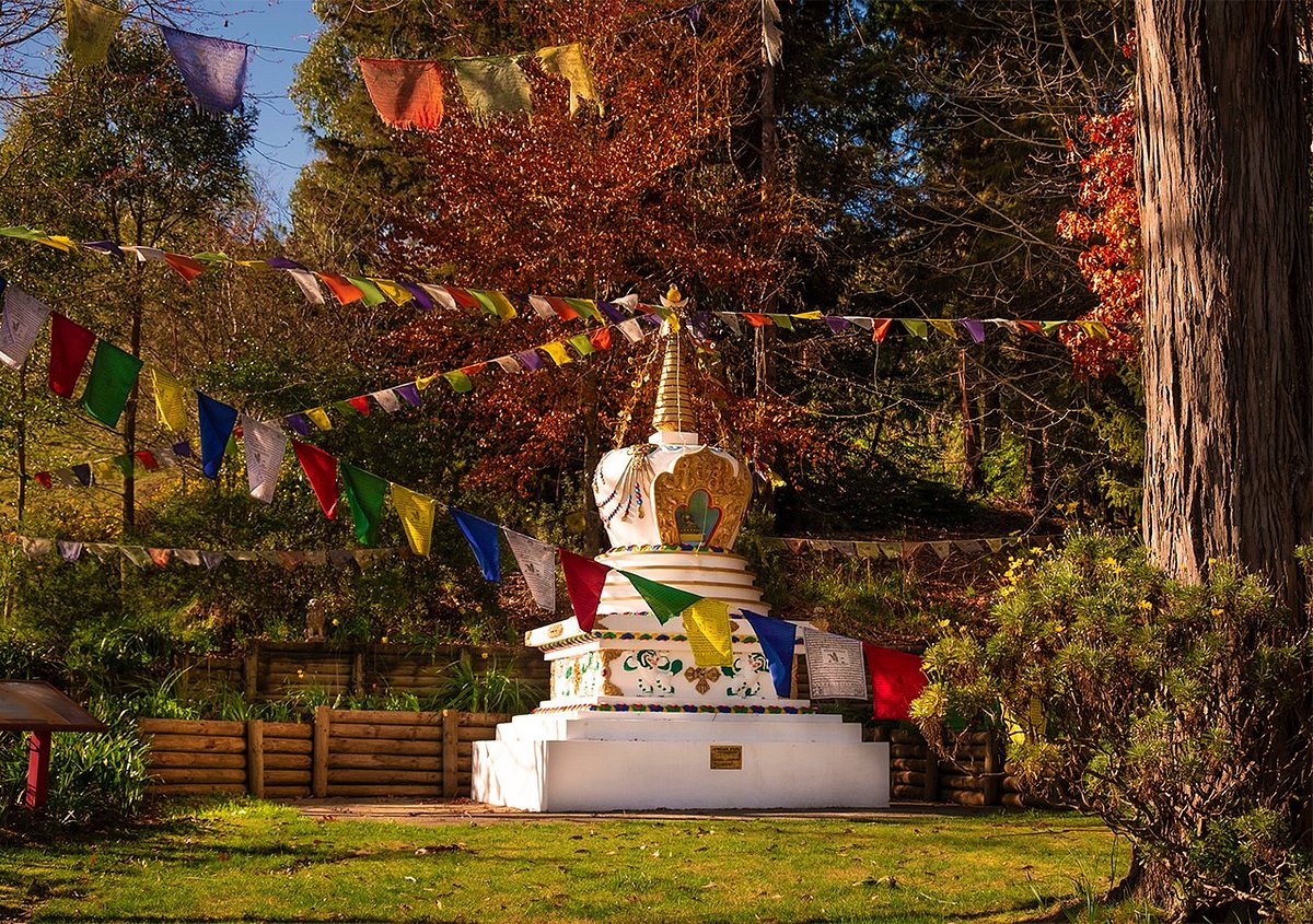 Tibetan - Chandrakirti Meditation Centre